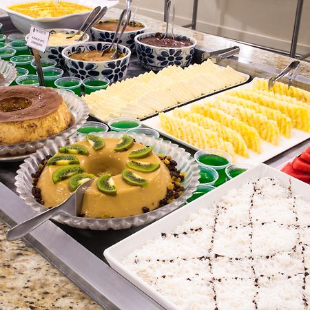 Hotel Golden Park All Inclusive Pocos De Caldas By Nacional Inn Екстериор снимка A dessert buffet