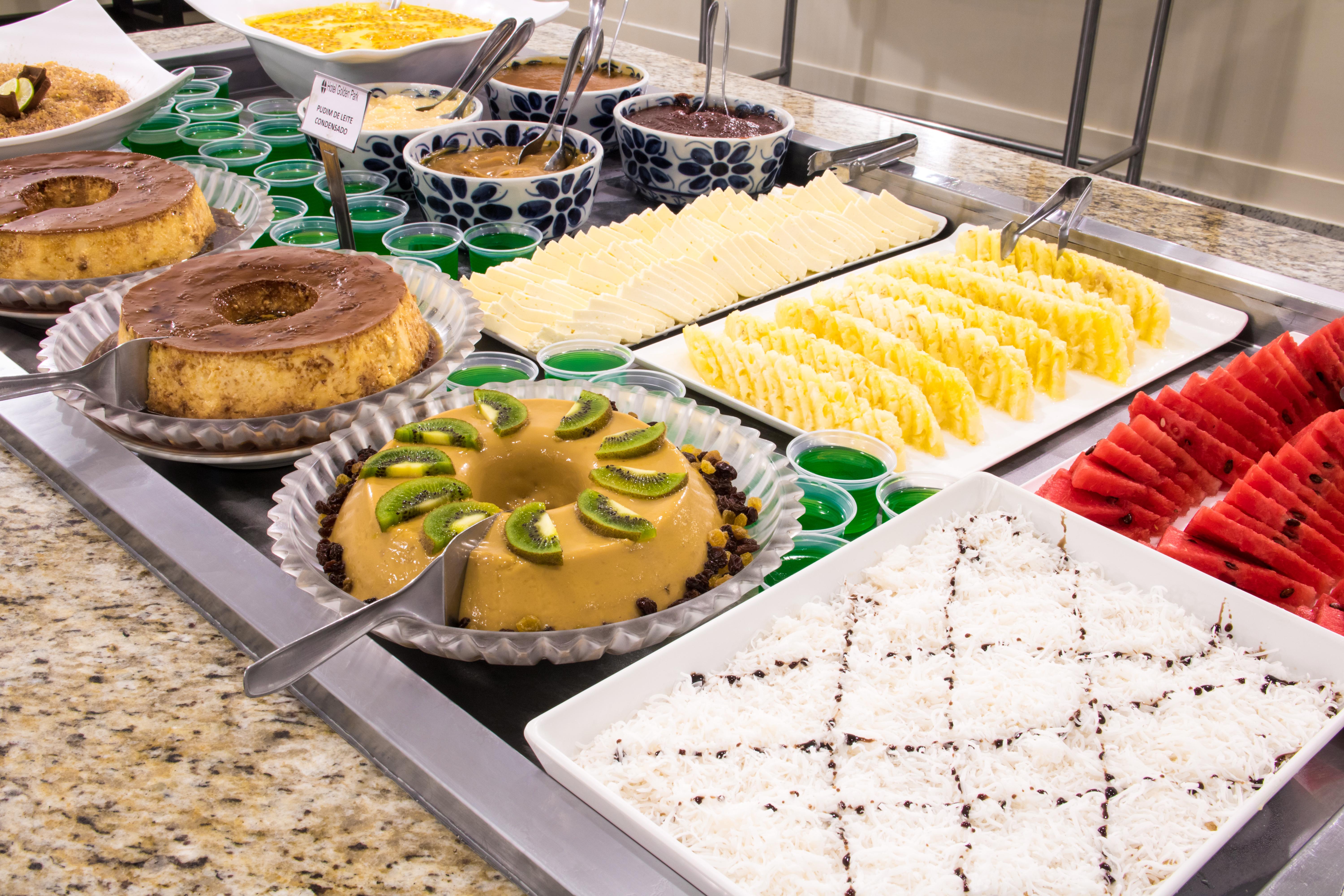 Hotel Golden Park All Inclusive Pocos De Caldas By Nacional Inn Екстериор снимка A dessert buffet