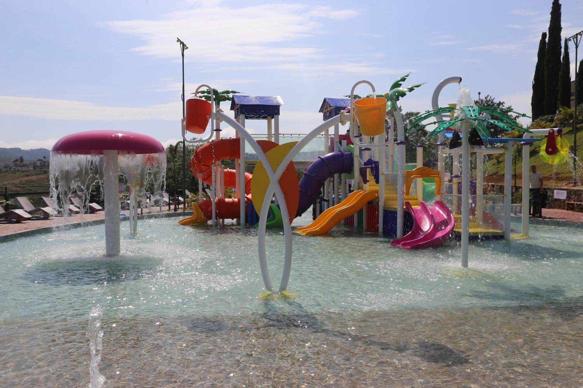 Hotel Golden Park All Inclusive Pocos De Caldas By Nacional Inn Екстериор снимка Splash Island