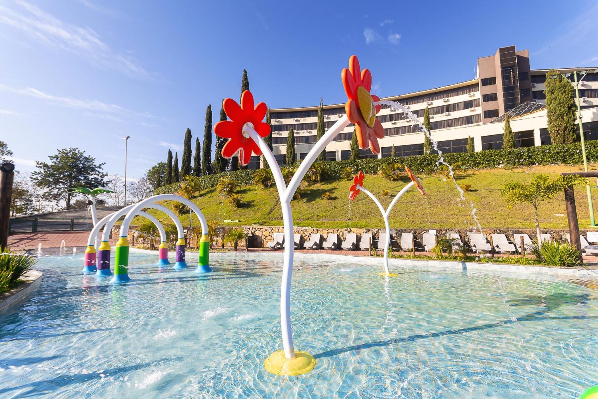 Hotel Golden Park All Inclusive Pocos De Caldas By Nacional Inn Екстериор снимка The children's pool at the hotel