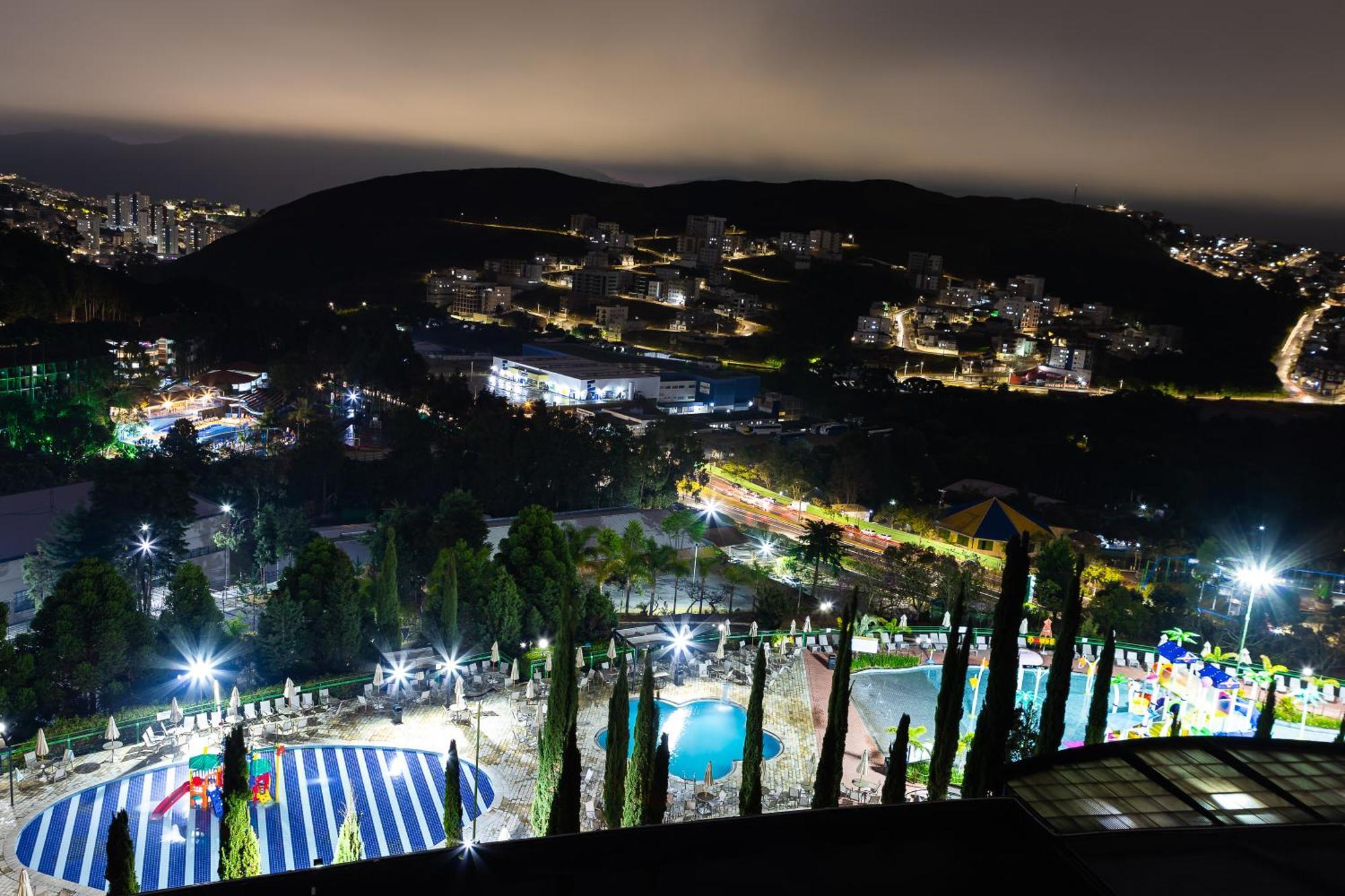 Hotel Golden Park All Inclusive Pocos De Caldas By Nacional Inn Екстериор снимка View of the park at night