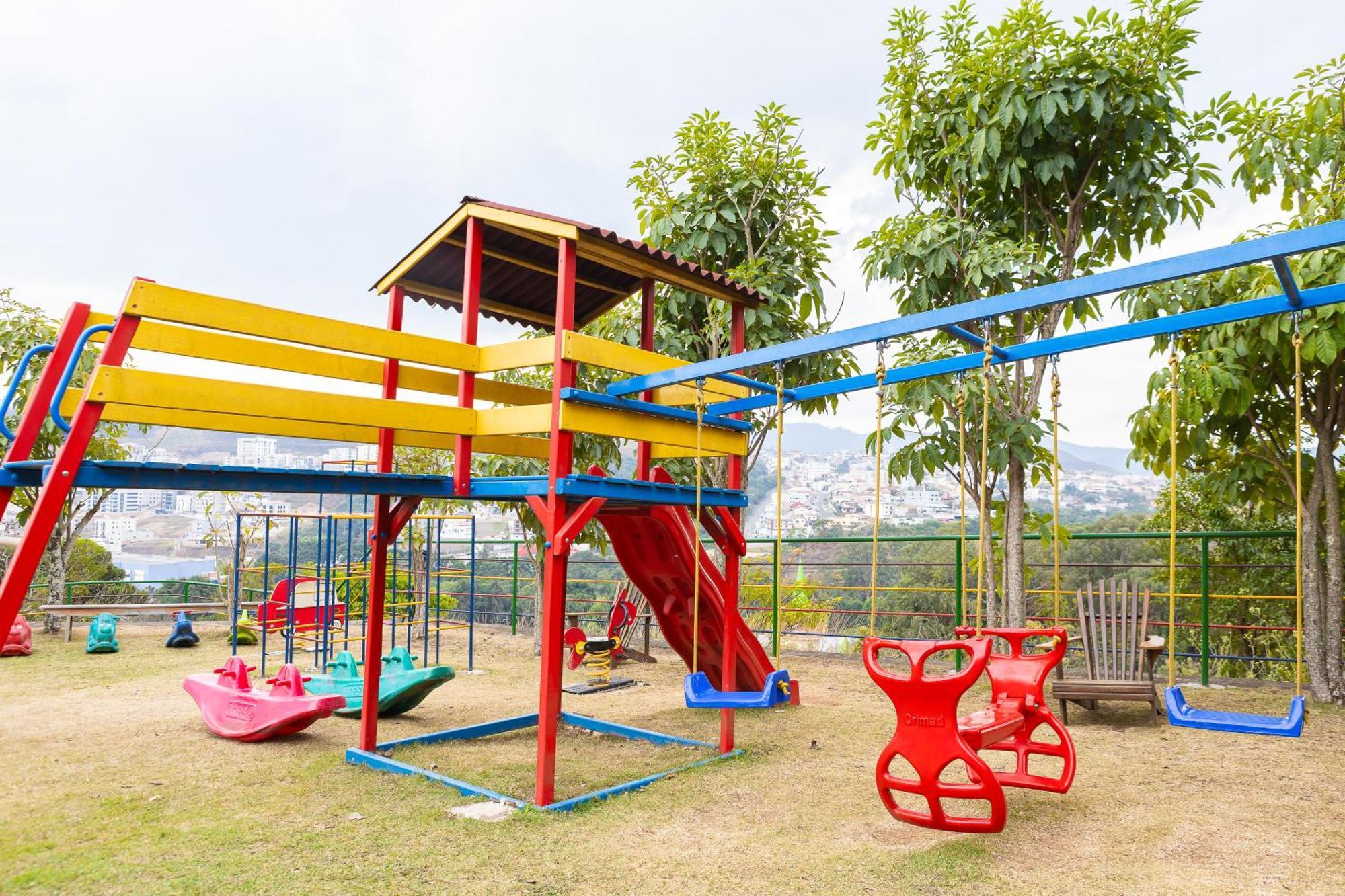 Hotel Golden Park All Inclusive Pocos De Caldas By Nacional Inn Екстериор снимка Playground at the park
