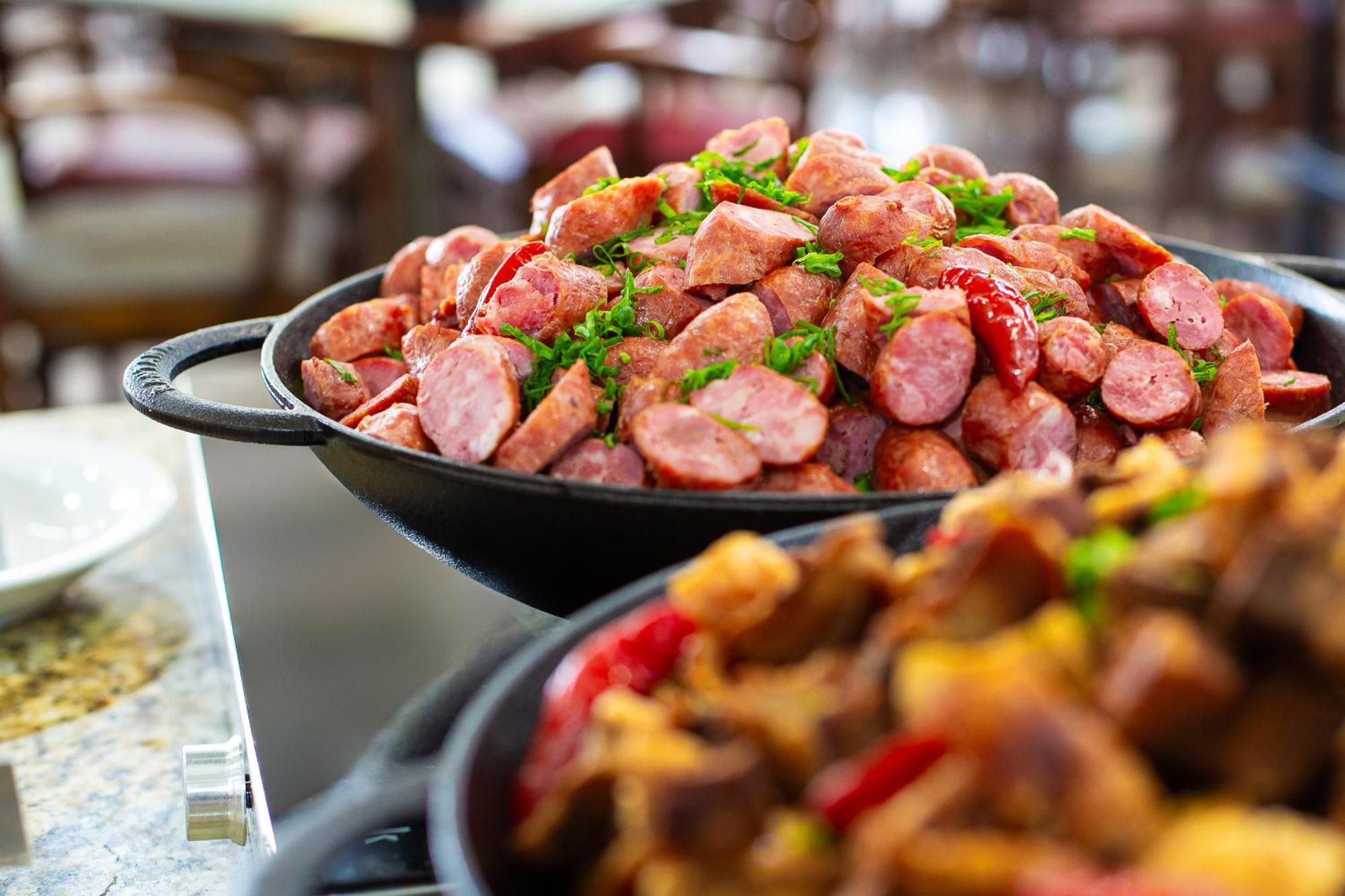 Hotel Golden Park All Inclusive Pocos De Caldas By Nacional Inn Екстериор снимка Kielbasa prepared in a skillet